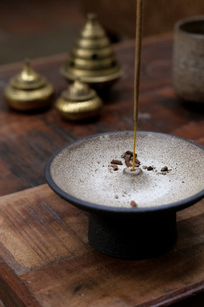 EARTHY ESSENCE — Incense Holder