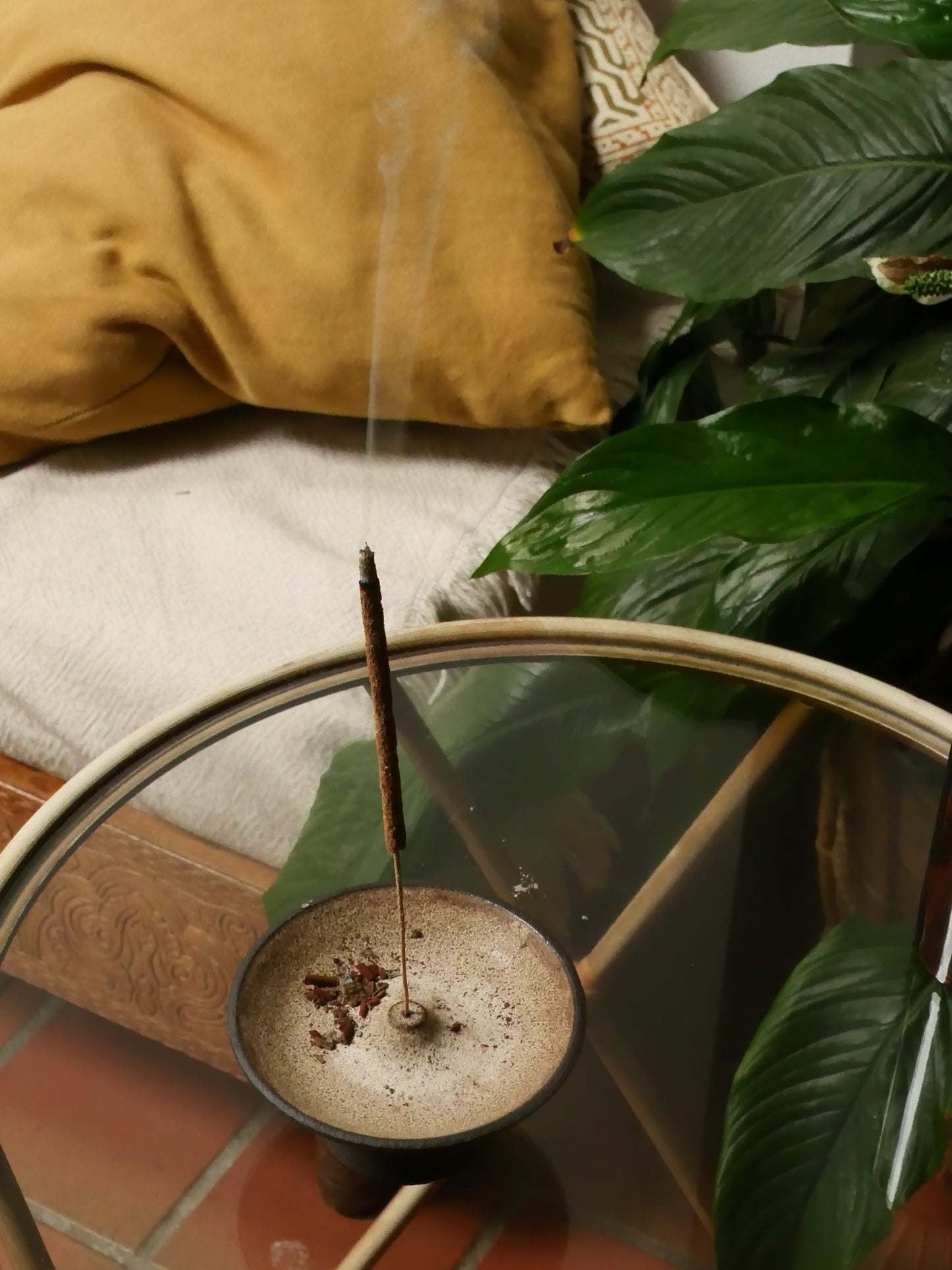 EARTHY ESSENCE — Incense Holder